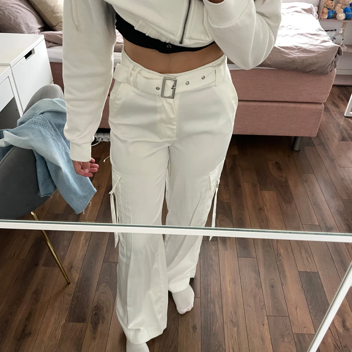 Vita cargopants med bälte