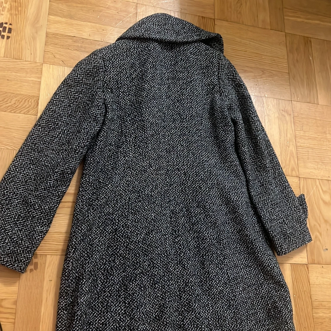 Svartvit kappa från Roger Bindi  - 1