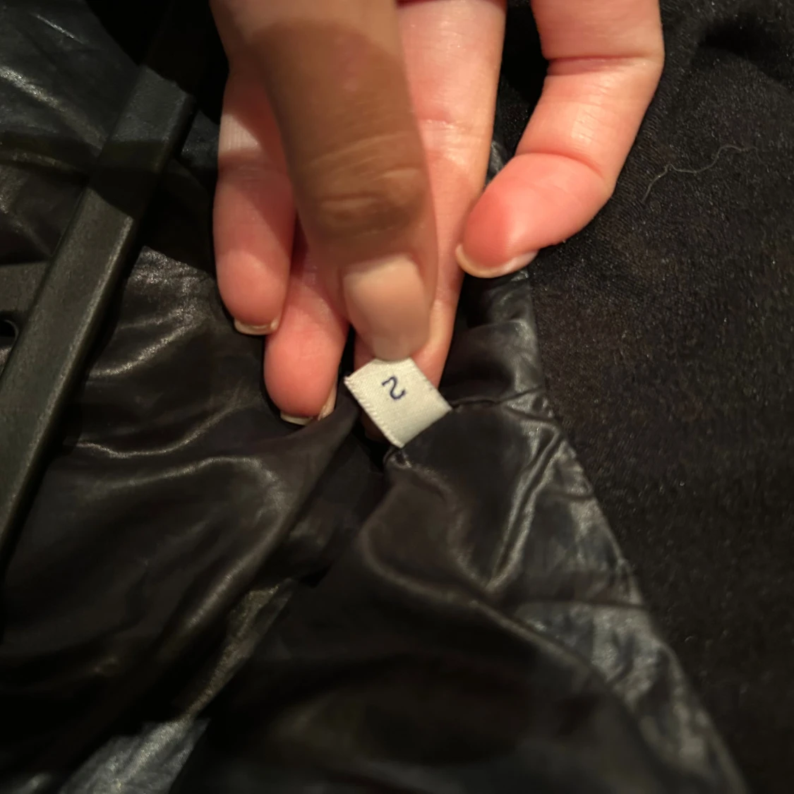 Svart Moncler pufferjacka med huva - 4