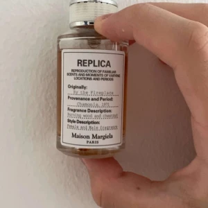 Maison Margiela by the fireplace - Ungefär 25/30ml kvar, box finns ej men kvittot har jag. Priset är diskuterbart men inga skambud
