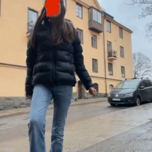 Peak Performance jacka - En jättesnygg Peak performance jacka! Jättevarm och skön, perfekt nu till vintern! Har fått en defekt på armen som har lagats och inte märks! 💙