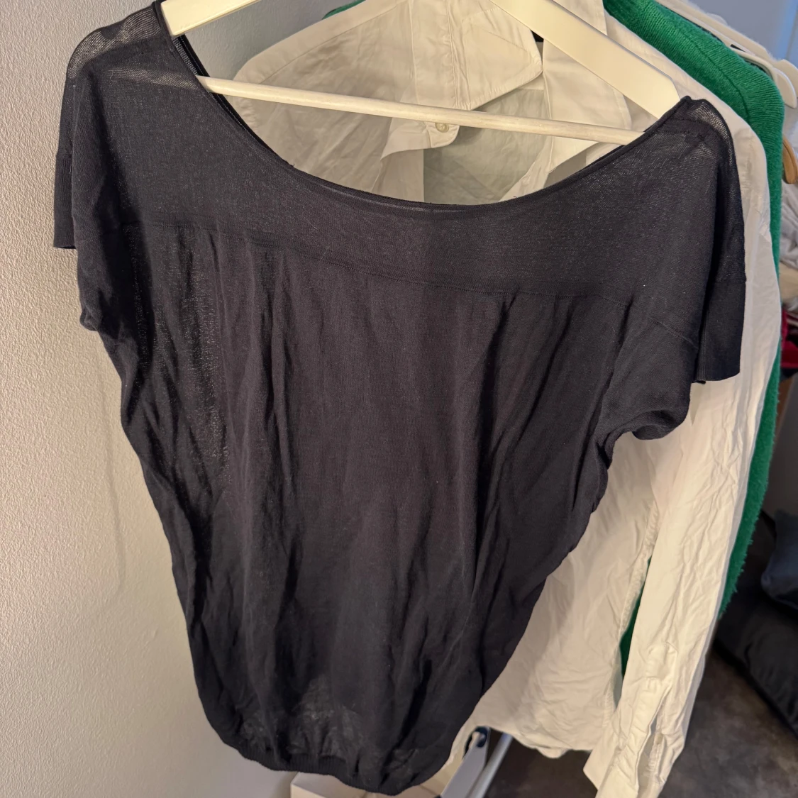 Svart tunn kortärmad topp - 1