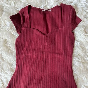 Röd topp - Fin röd T-shirt / topp!!❤️