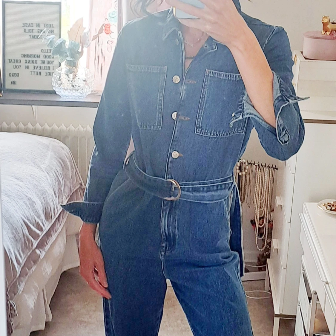 Blå jeans jumpsuit med bälte - 2