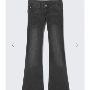 Boot cut jeans  - Storlek 29, 34, har sprättat upp dem där nere för dem var för korta
