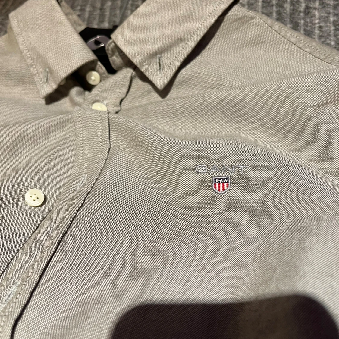 Beige grön bomullsskjorta från Gant - 1