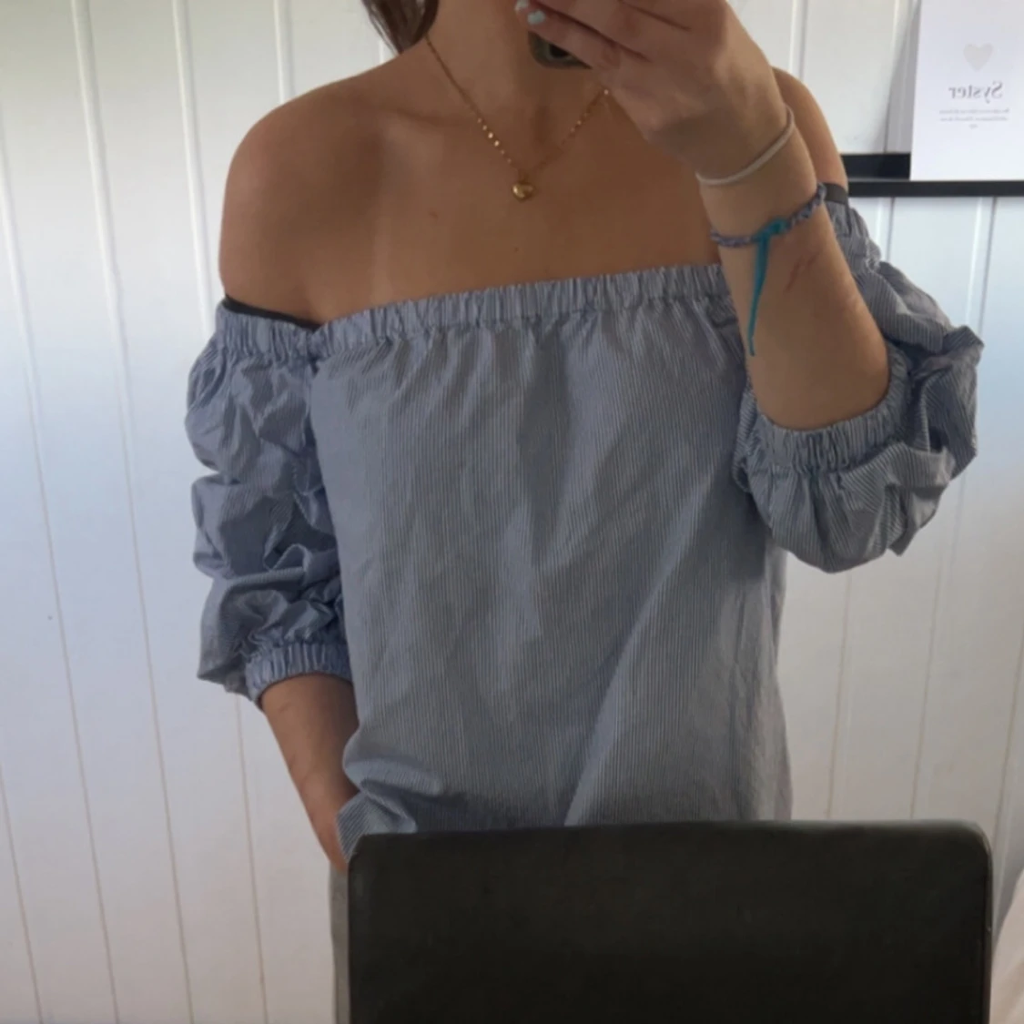 Blåvit offshoulder topp från H&M