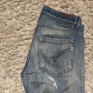Dondup George skinny fit jeans - | Condition: 9/10 | Color: Blue and White | What is included: Only the Jeans | Retail price: 4299kr |