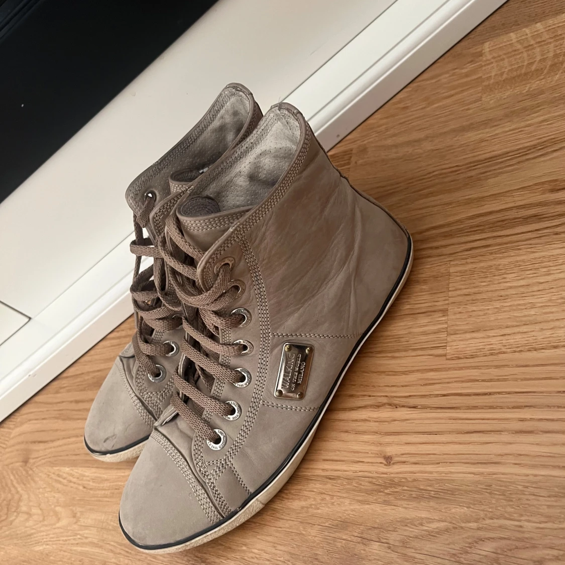 Beige sneakers från Walking Milano - 4