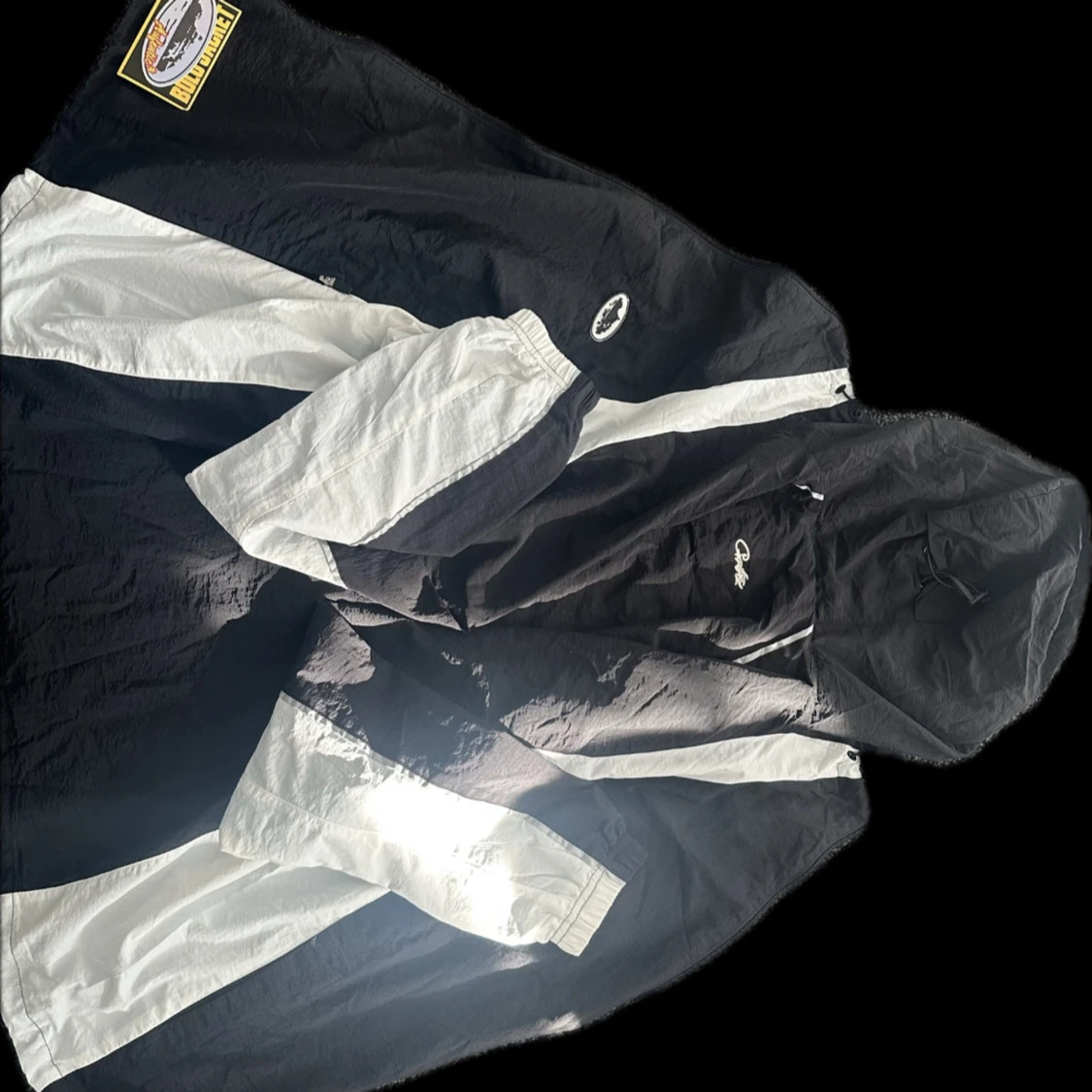 Svartvit vindjacka från corteiz  - 1