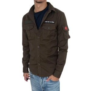 Superdry overshirt - As get overshirt med patches, skick 10:10 inga defekter ingenting, priset kan såklart diskuteras! 