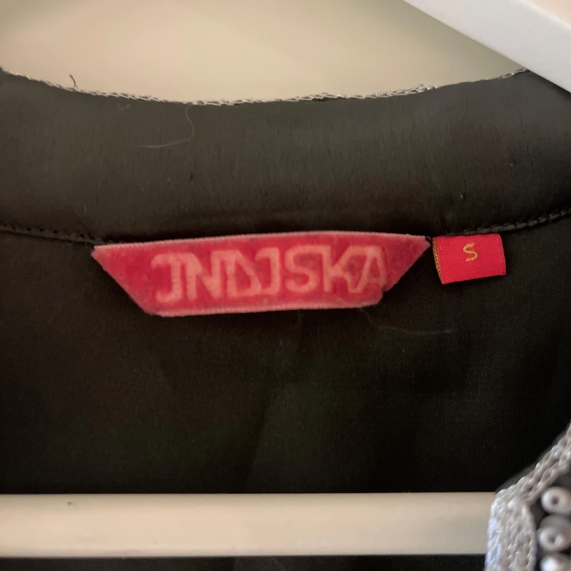 Svart kortklänning med paljetter från Indiska - 2