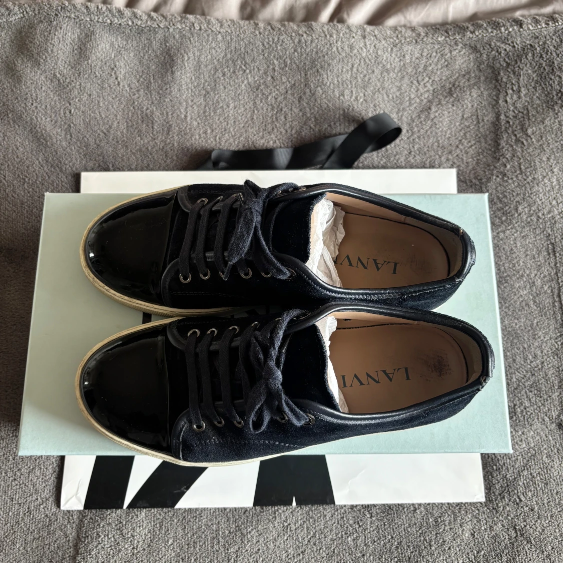 Svarta sneakers från Lanvin i mocka - 4