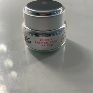 NG primer base  - Säljer min primer base från nagelgiganten då den aldrig används. Endast använd en gång. 