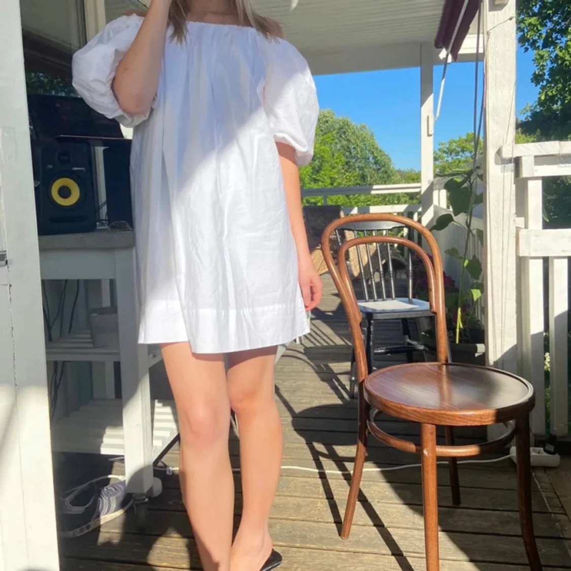 Vit offshoulder kortklänning - 2
