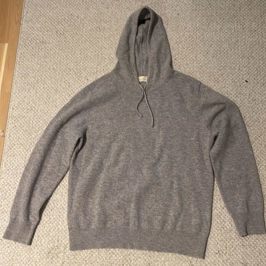 Grå kashmirhoodie från Sayless strl s - 1