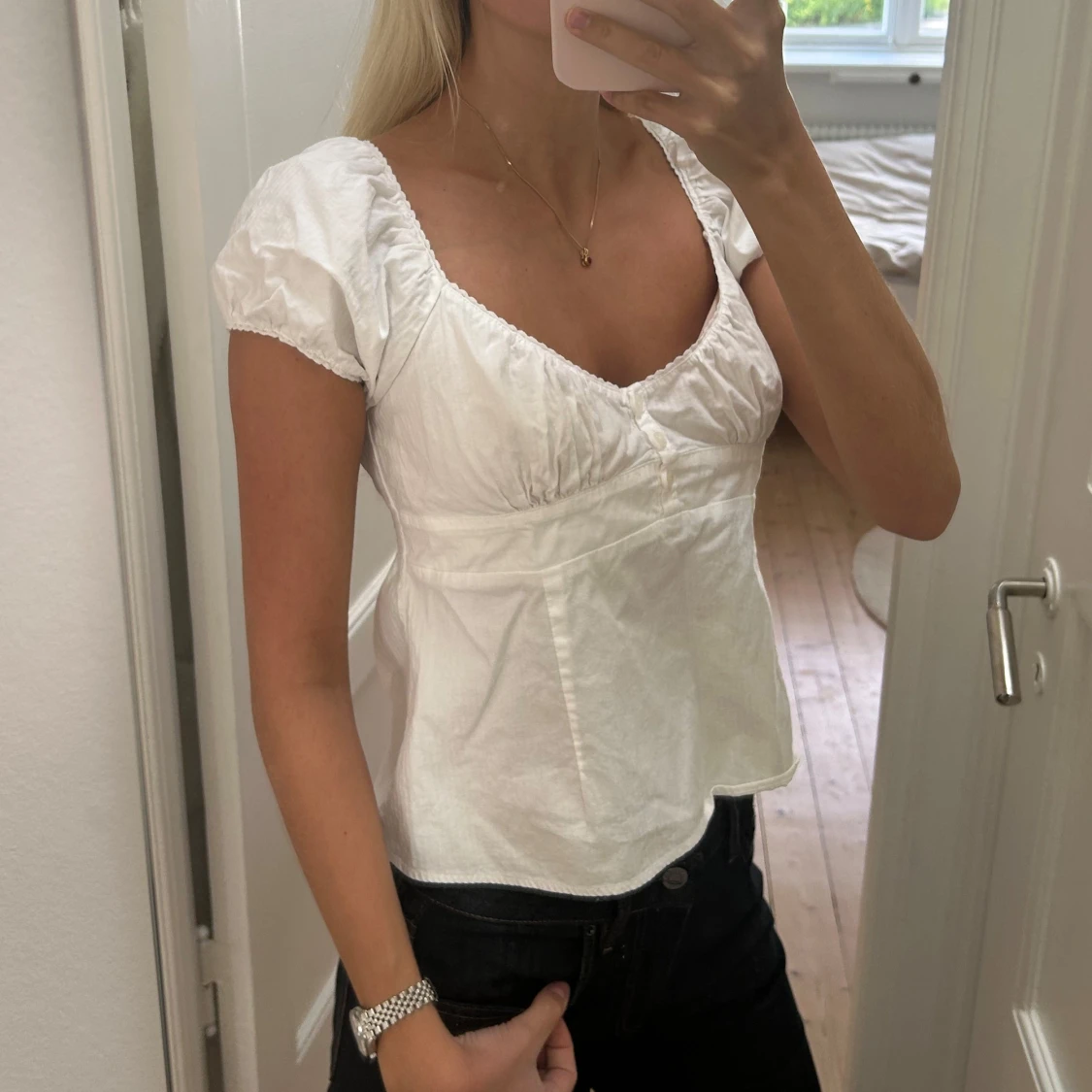 Vit topp med puffärm  - 1