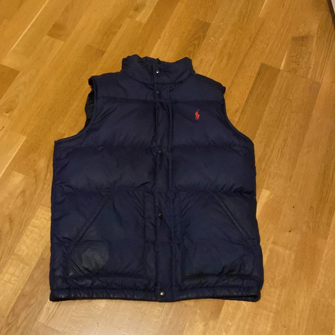 Mörkblå dunväst från Ralph Lauren