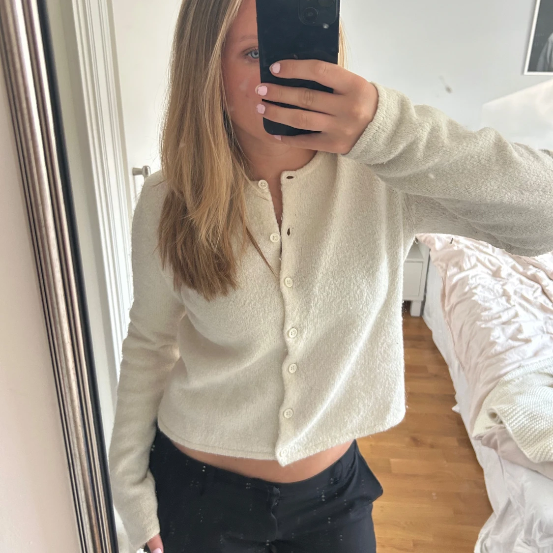 Beige croppad kofta med knappar - 1