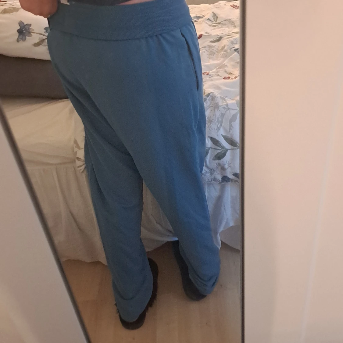 Blå mjukisbyxor från Max, strl S - 2