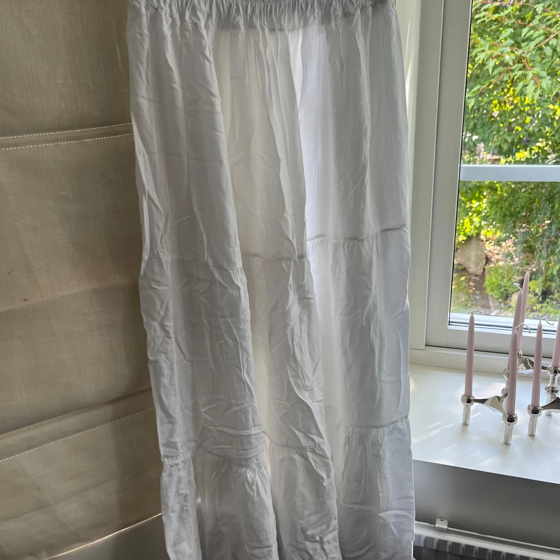 Vit långkjol med volang - 2