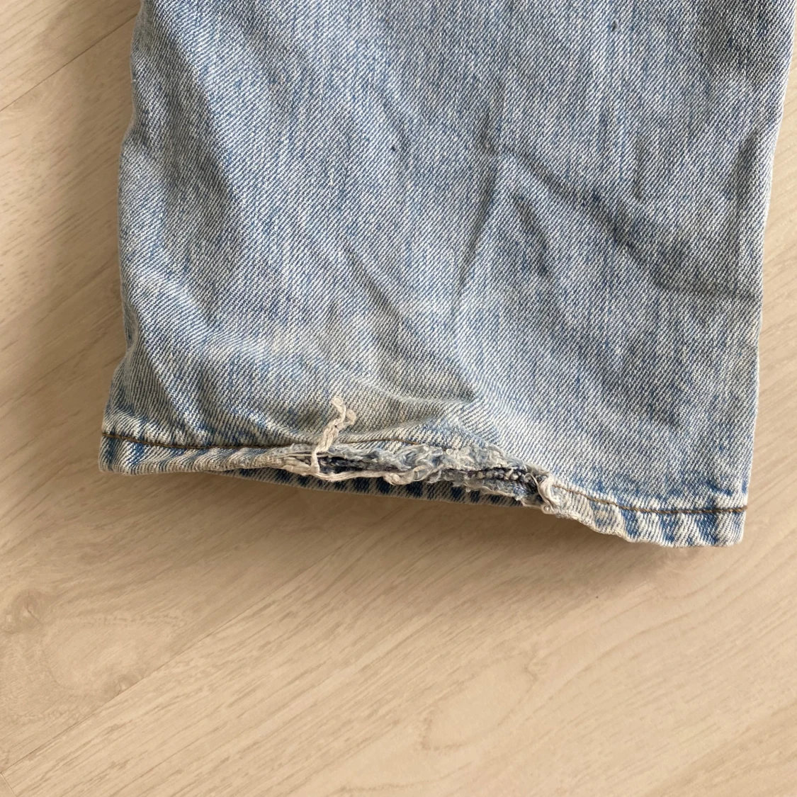 Weekday Arrow Low Straight Jeans ljusblå - 4