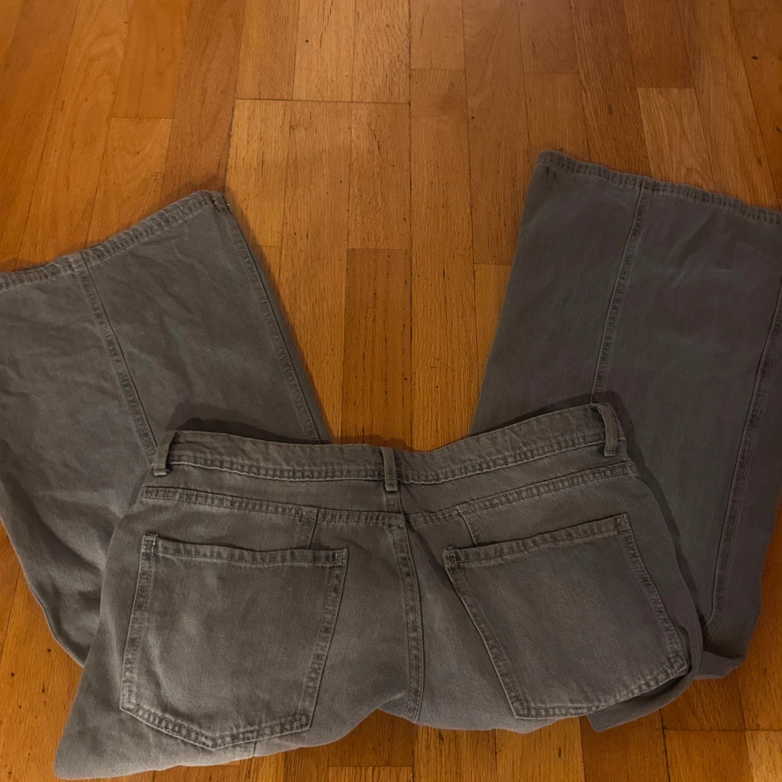 Gråa wide byxor i bomull - 3