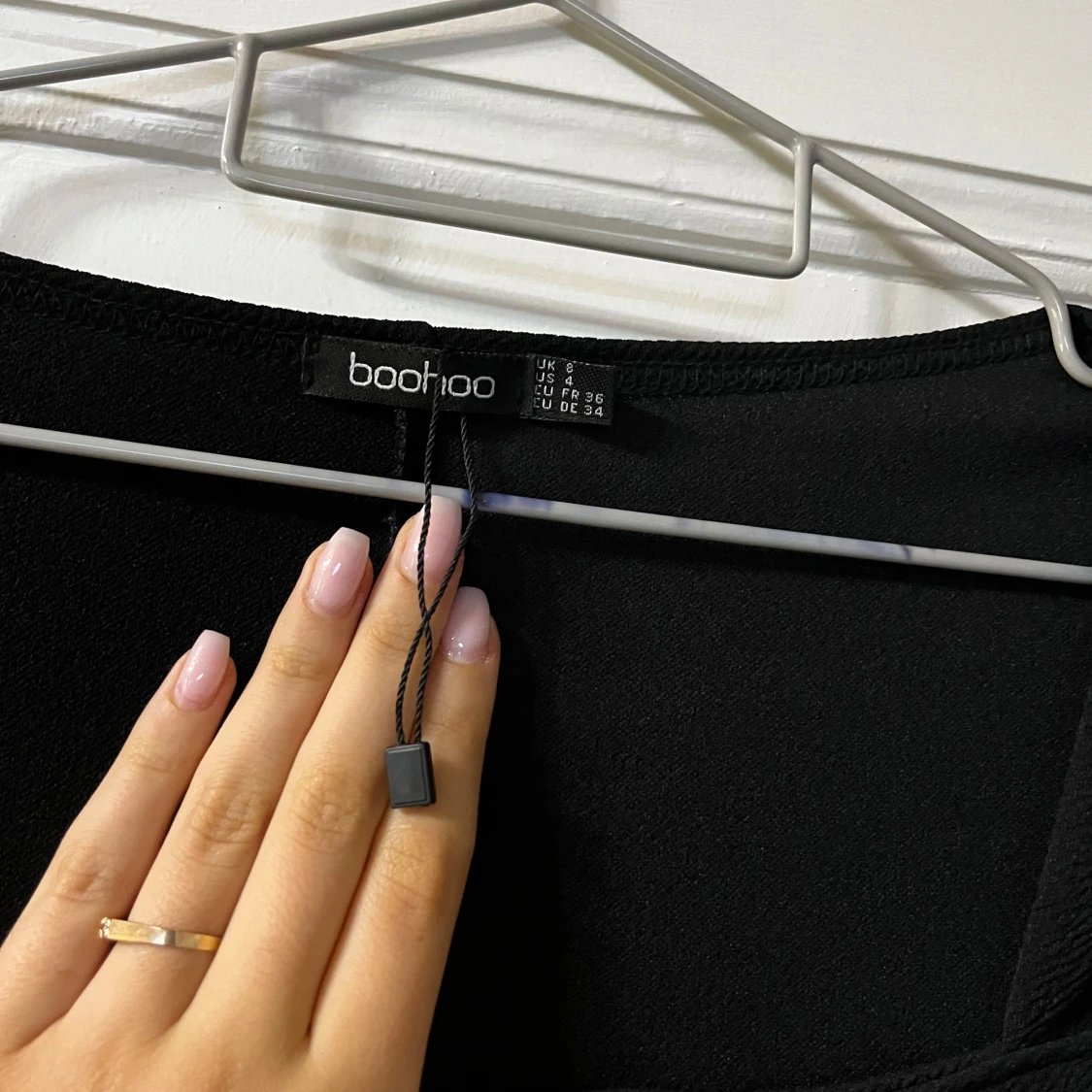 Svart långärmad klänning fyrkantig urringning Boohoo - 1