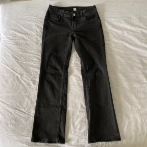 Lågmidjade svarta jeans - Såld 