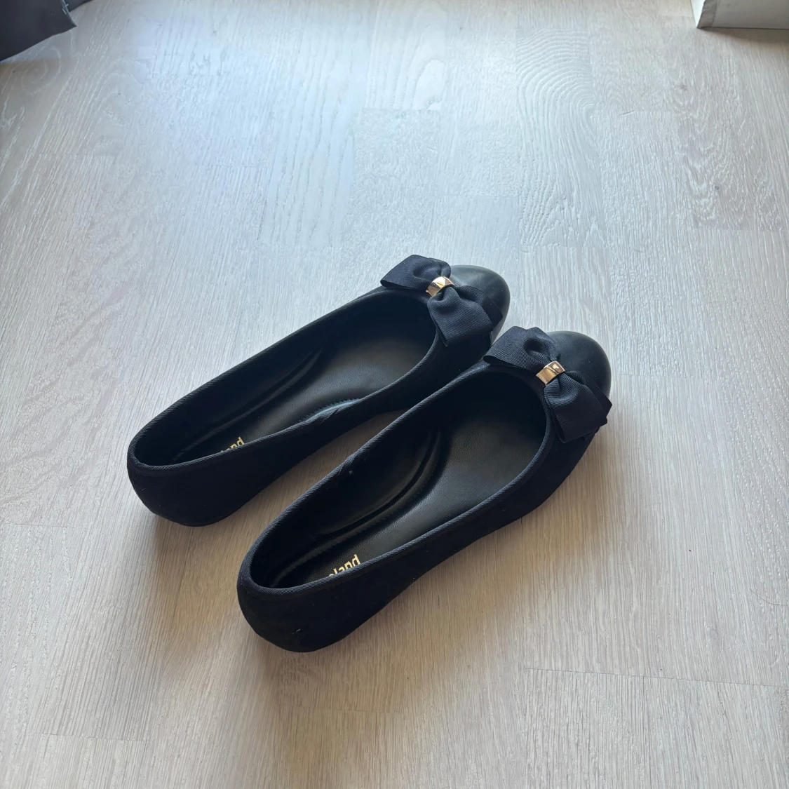 Svarta ballerinaskor med rosett från Graceland - 2