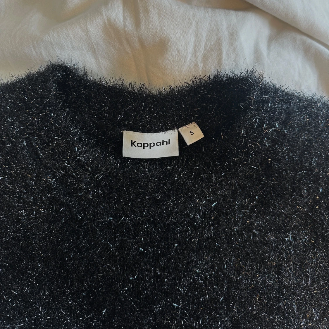 Svart fluffig tröja från Kappahl - 3