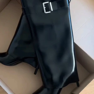 Svarta boots - Avtagbart spänne