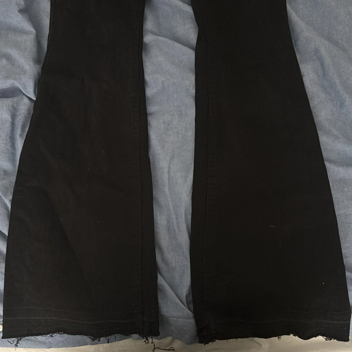 Svarta bootcut jeans från Lindex