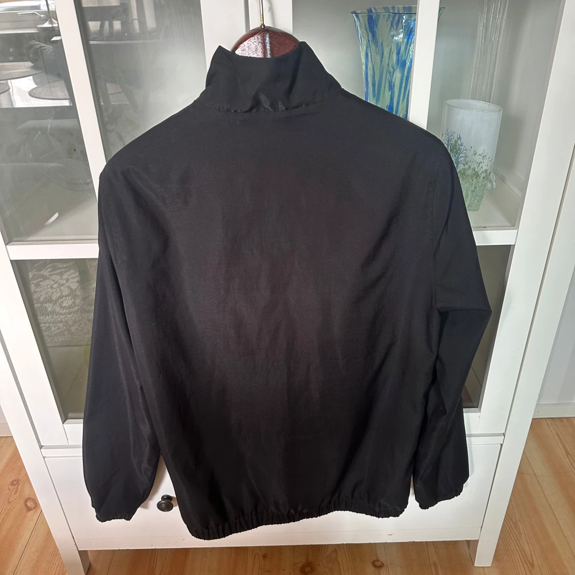 Svart vindjacka från Jack & Jones S - 1