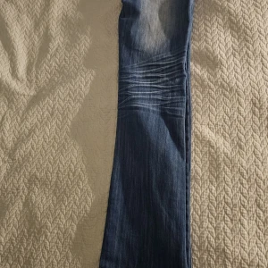 Low waist jeans - INTRESSEKOLL PÅ DOM HÄR SUPERFINA JEANSEN ❤️innebenslängd 83cm och midjemått 38cm