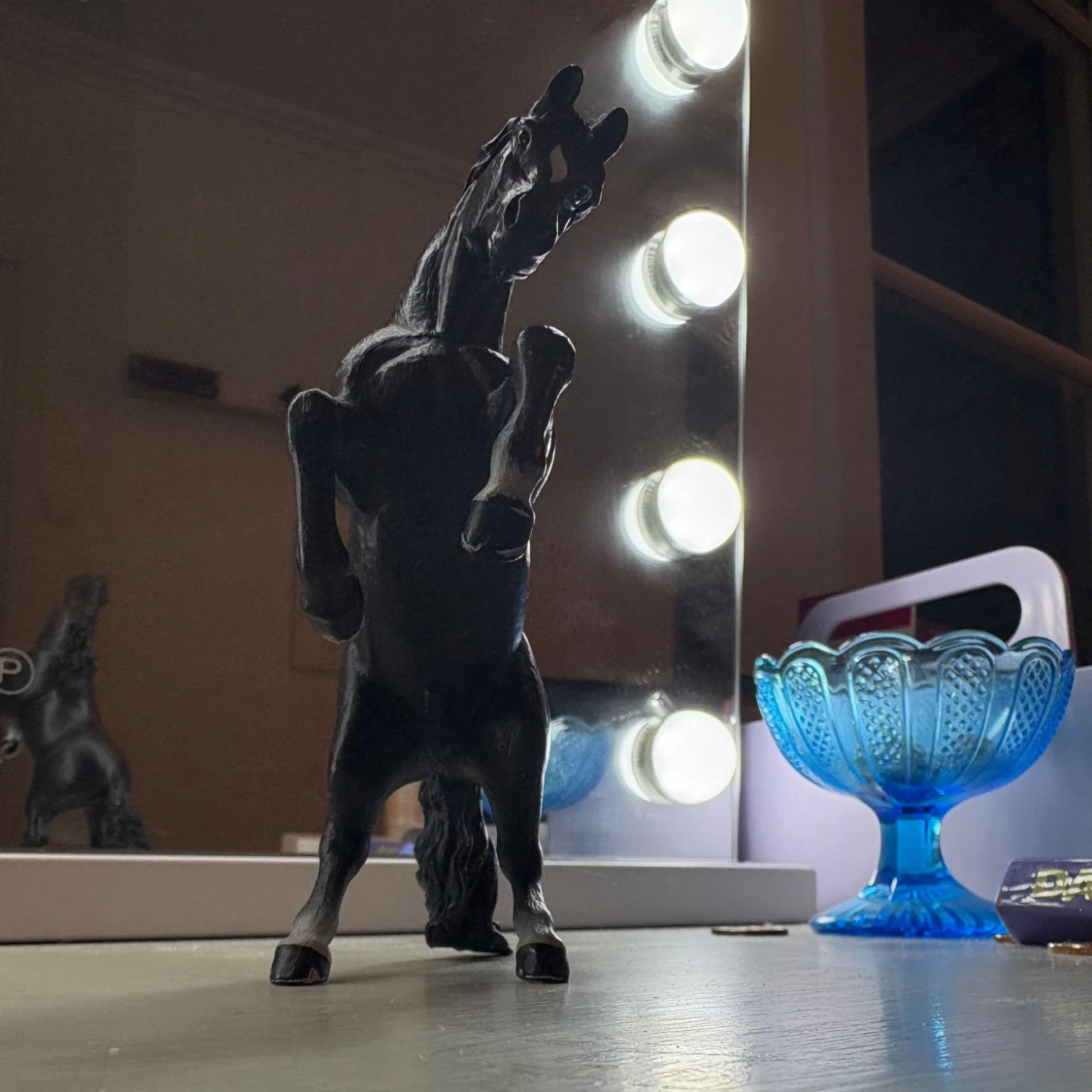 En av mina schleich hästar som jag haft ett tag nu och som jag börjar tröttna på❤️🙈 ordinarie pris är 89kr och jag säljer den nu för 20 kronor som jag tycker är ett ganska bra pris, skriv om ni vill att jag sänker priset - 1