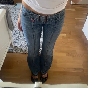 Lågmidjade jeans - Nästan helt oanvända och sitter jättefint. Kan mötas upp också, skriv privat
