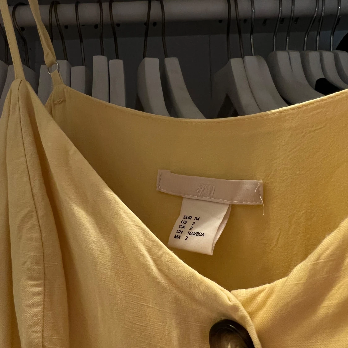 Gul sommarklänning från H&M - 1