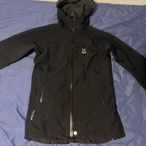 Haglöfs damjacka- Core-tex  - Helt ny Haglöfs jacka köpt för 2600 kr. Aldrig använt 10/10 skick, utan prislapp. 