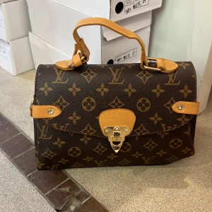 Svart handväska - Snygga väskan 