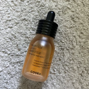COSRX Propolis Light Ampoule 30ml - Superfint serum, inköpt för en vecka sedan och enbart testad så den är som ny! Nypris mellan 300-450:-. 