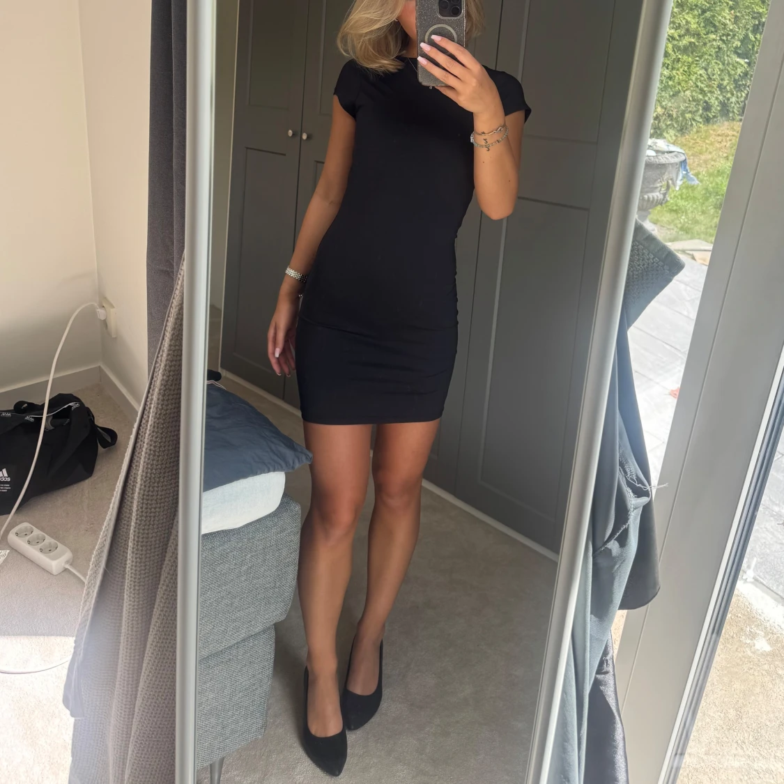 Svart tight kortklänning