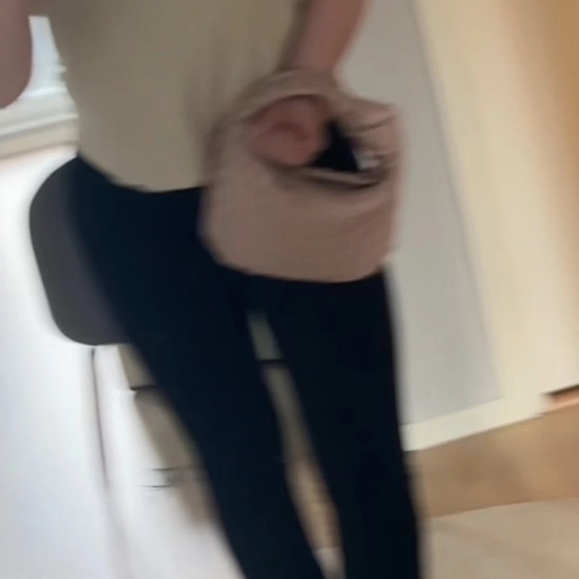 Beige flätad axelväska i skinn - 2