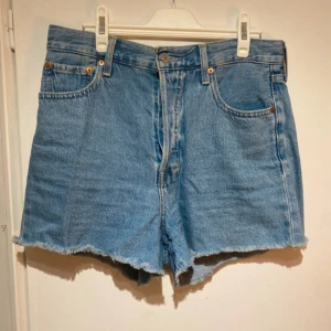 Levi’s jeansshorts - Jättesnygga Levi’s shorts med hög midja i storlek 29!