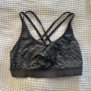 oanvänd sport bh! - går att lägga in ilägg! 