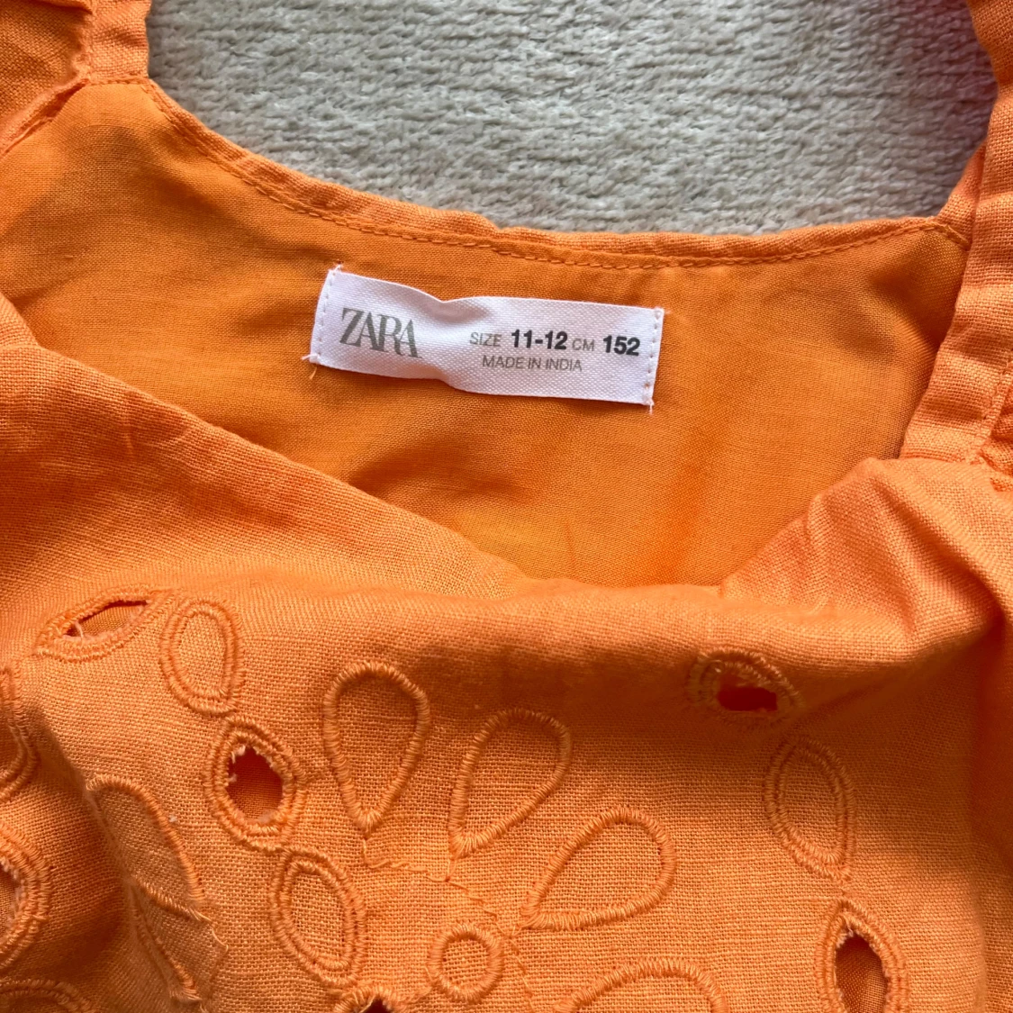 Orange volangblus från Zara - 2