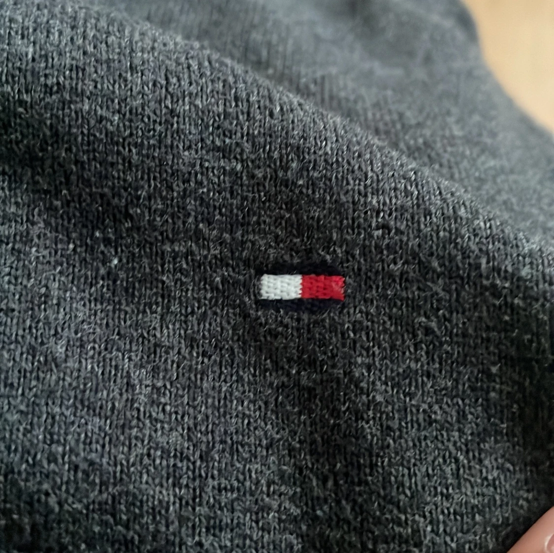 Svart v-ringad tröja Tommy Hilfiger S - 4