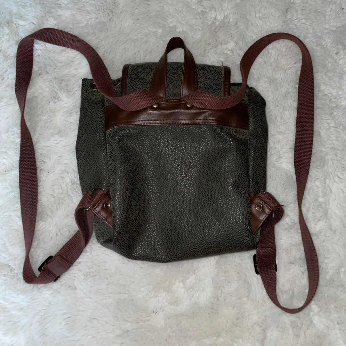 Khaki ryggsäck med bruna detaljer - 1