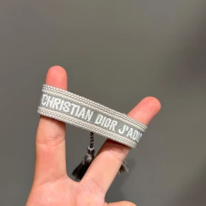 Dior armband  - 1 for 149. 2 för 200! Justerbar i storlrken ( passar alla)