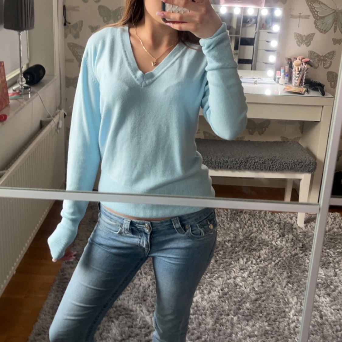Ljusblå v-ringad stickad tröja från ginatricot💕